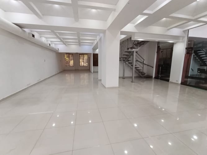 Local en arriendo en El Poblado, Medellín, 260 m² · foto 2 de 20