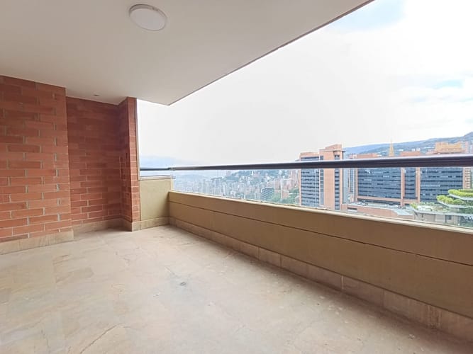 Apartamento de 3 alcobas en arriendo en El Poblado, Medellín, 170 m² · foto 2 de 20