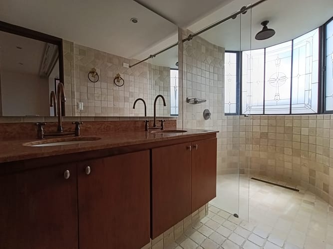 Apartamento de 3 alcobas en arriendo en El Poblado, Medellín, 170 m² · foto 15 de 20
