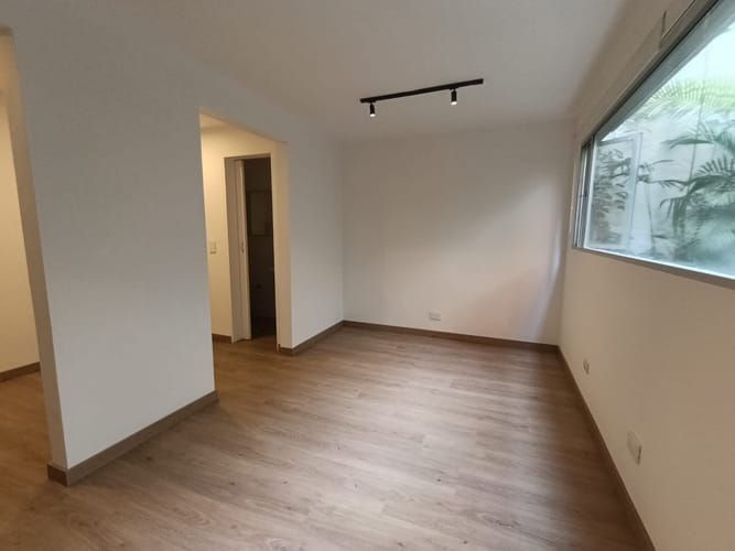 Oficina en arriendo en Laureles, Medellín, 21 m² · foto 2 de 8