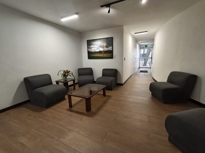 Oficina en arriendo en Laureles, Medellín, 21 m² · foto 6 de 8