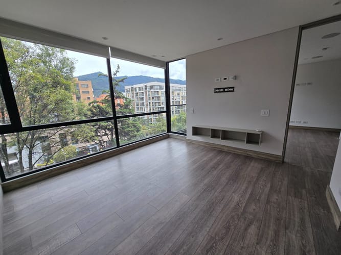 Apartamento de 1 alcoba en arriendo en Chicó Navarra, Bogotá, 60 m² · foto 2 de 24
