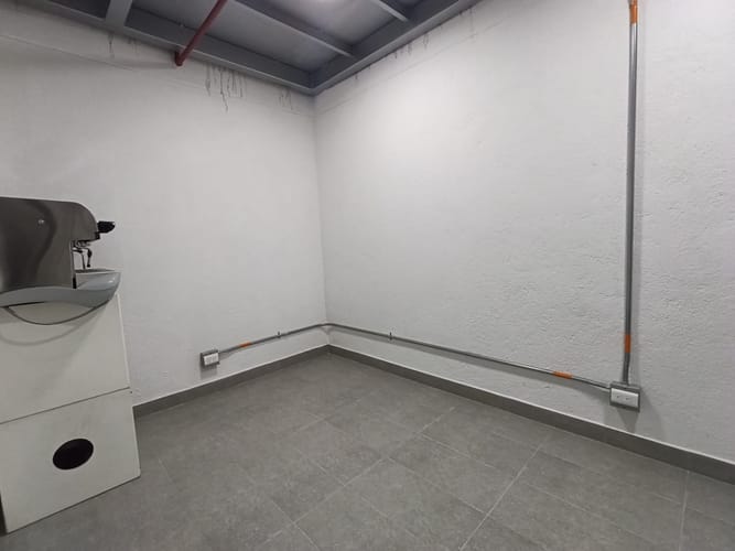 Oficina en arriendo en Loma Del Escobero, Envigado, 28 m² · foto 12 de 13