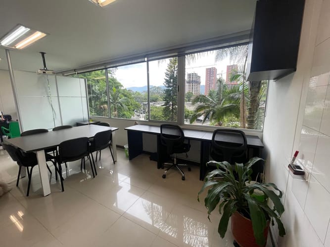 Oficina en arriendo en El Poblado, Medellín, 30 m² · foto 2 de 13