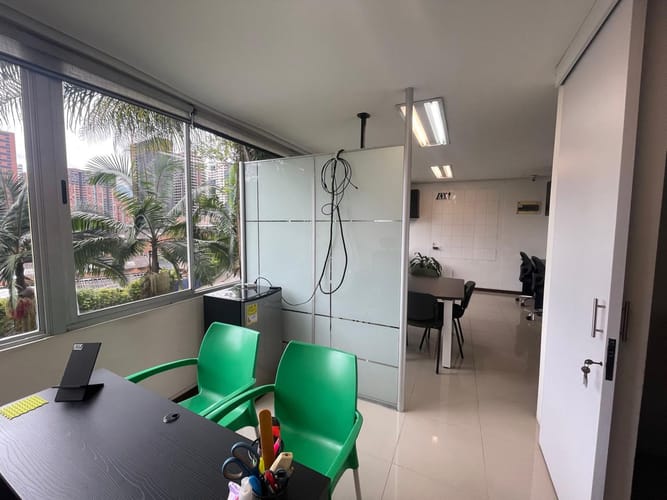 Oficina en arriendo en El Poblado, Medellín, 30 m² · foto 8 de 13