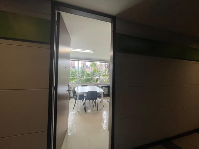Oficina en arriendo en El Poblado, Medellín, 30 m² · foto 12 de 13