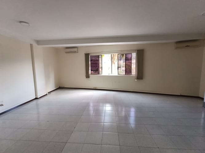 Bodega en arriendo en Cristo Rey, Medellín, 51 m² · foto 2 de 10