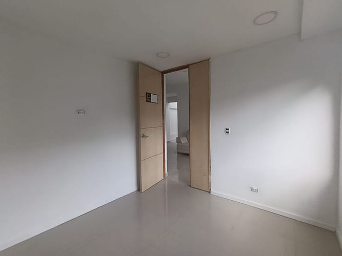 Oficina en arriendo en Laureles, Medellín, 12 m² · foto 3 de 8