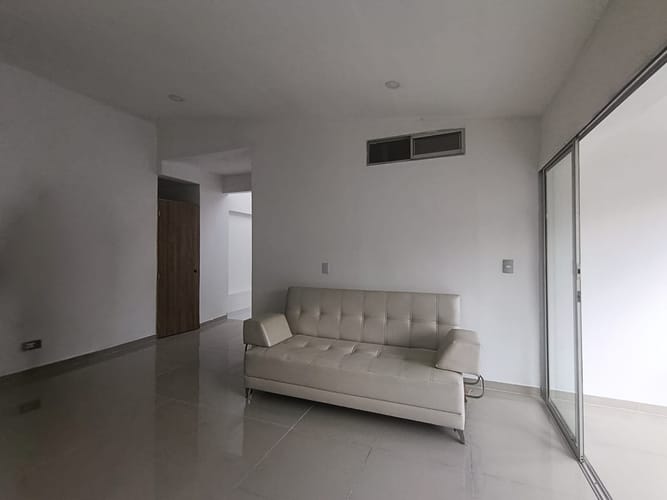 Oficina en arriendo en Laureles, Medellín, 12 m² · foto 6 de 8