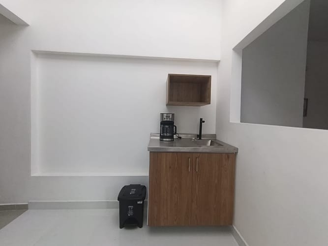 Oficina en arriendo en Laureles, Medellín, 12 m² · foto 7 de 8