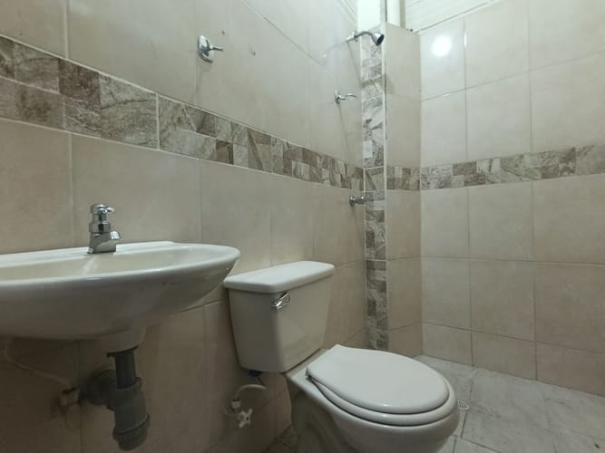Bodega en arriendo en Trinidad, Medellín, 110 m² · foto 6 de 13