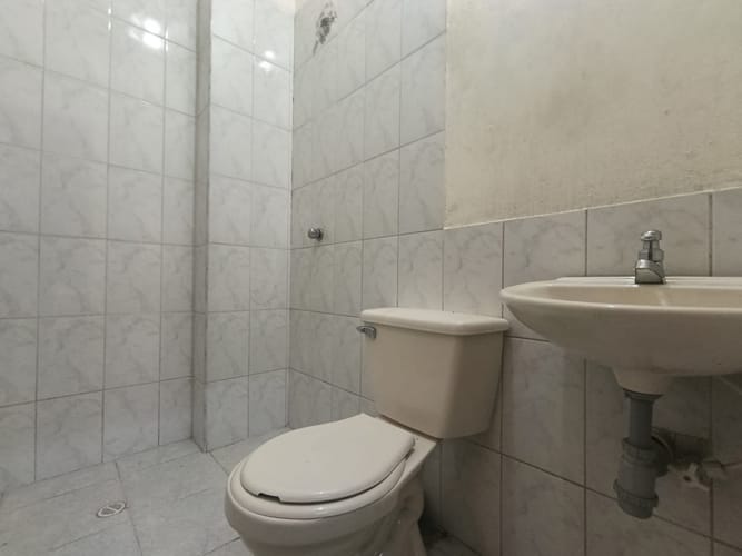 Bodega en arriendo en Trinidad, Medellín, 110 m² · foto 8 de 13