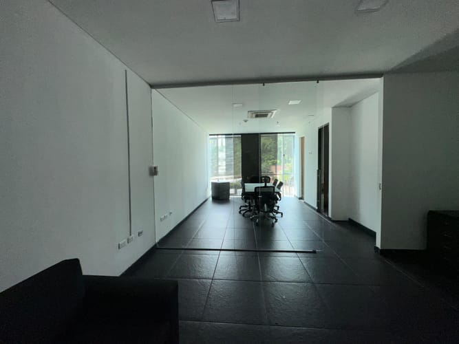 Oficina en arriendo en El Poblado, Medellín, 51 m² · foto 3 de 10