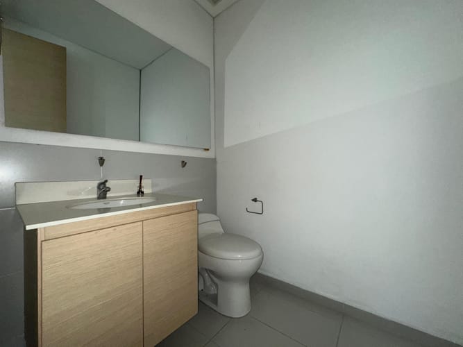 Oficina en arriendo en El Poblado, Medellín, 51 m² · foto 9 de 10
