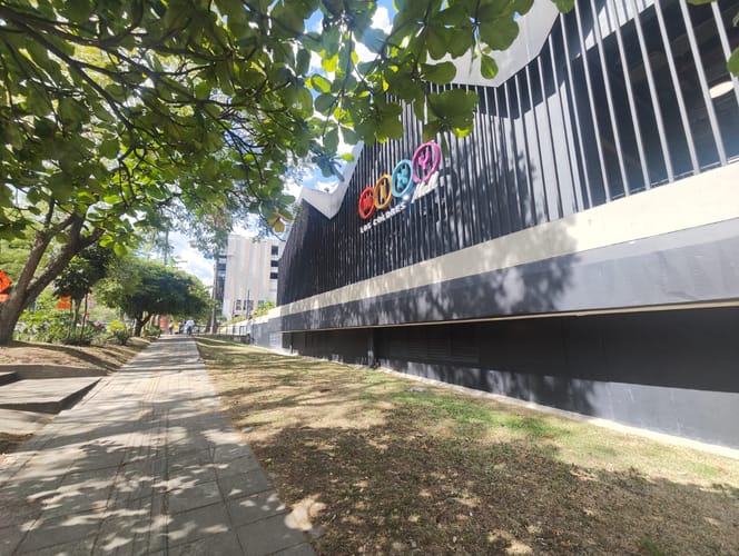 Local en arriendo en Laureles, Medellín, 30 m² · foto 2 de 10