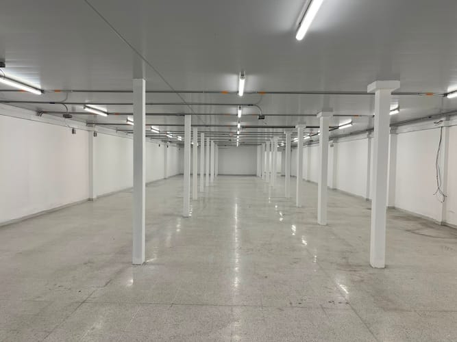 Bodega en arriendo en Laureles, Medellín, 350 m² · foto 2 de 9