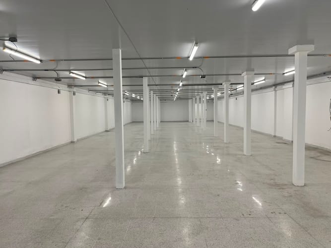 Bodega en arriendo en Laureles, Medellín, 350 m² · foto 3 de 9