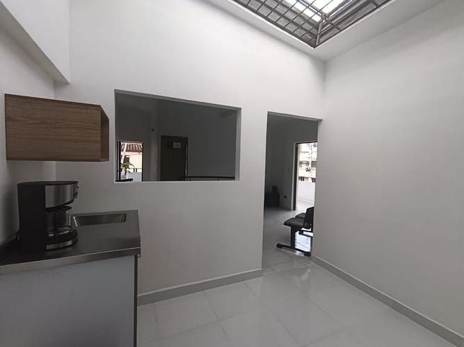 Oficina en arriendo en Laureles, Medellín, 18 m² · foto 8 de 10