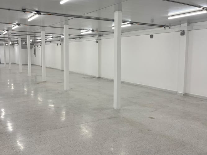 Bodega en arriendo en Laureles, Medellín, 350 m² · foto 5 de 9