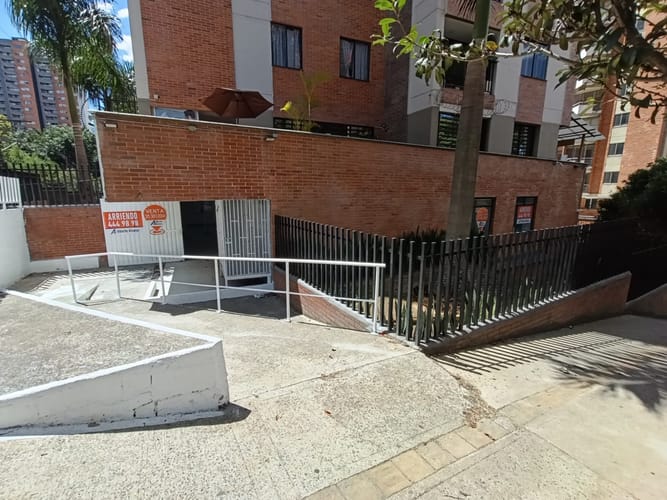 Local en arriendo en La Pilarica, Medellín, 285 m² · foto 2 de 20
