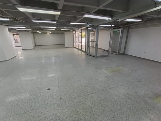 Local en arriendo en La Pilarica, Medellín, 285 m² · foto 9 de 20