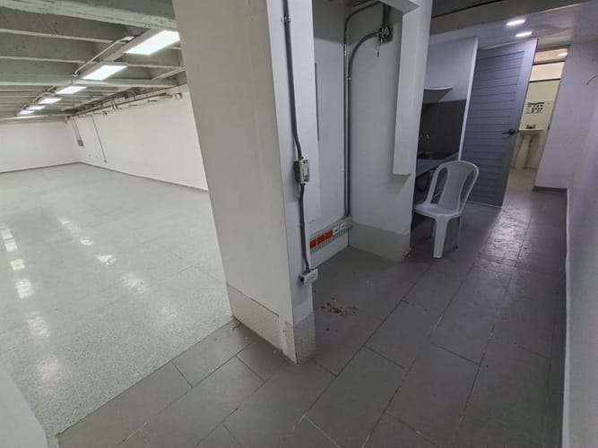Local en arriendo en La Pilarica, Medellín, 285 m² · foto 17 de 20