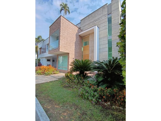 Casa de 4 alcobas en venta en Las Ceibas, Cali, 699 m² · foto 1 de 24