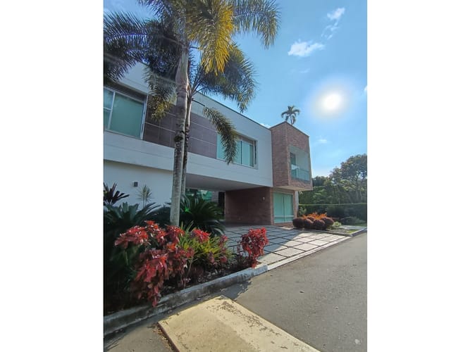 Casa de 4 alcobas en venta en Las Ceibas, Cali, 699 m² · foto 2 de 24
