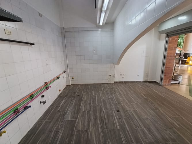 Local en arriendo en Laureles, Medellín, 36 m² · foto 3 de 13