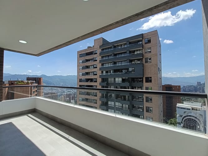 Apartamento de 1 alcoba en arriendo en El Poblado, Medellín, 64 m² · foto 2 de 13