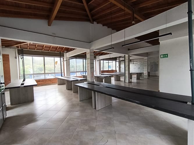 Oficina en arriendo en El Chagualo, Medellín, 350 m² · foto 2 de 17