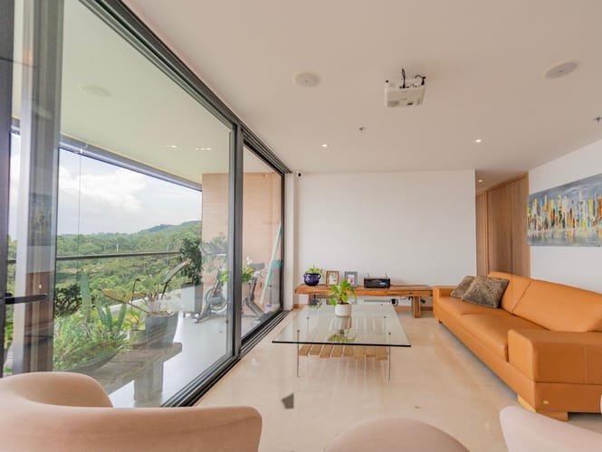 Apartamento de 3 alcobas en arriendo en El Poblado, Medellín, 175 m² · foto 3 de 13