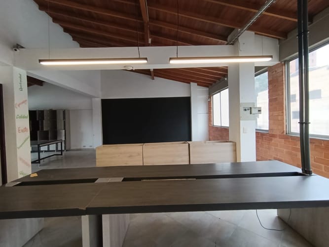 Oficina en arriendo en El Chagualo, Medellín, 350 m² · foto 5 de 17