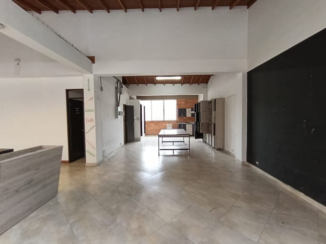 Oficina en arriendo en El Chagualo, Medellín, 350 m² · foto 6 de 17