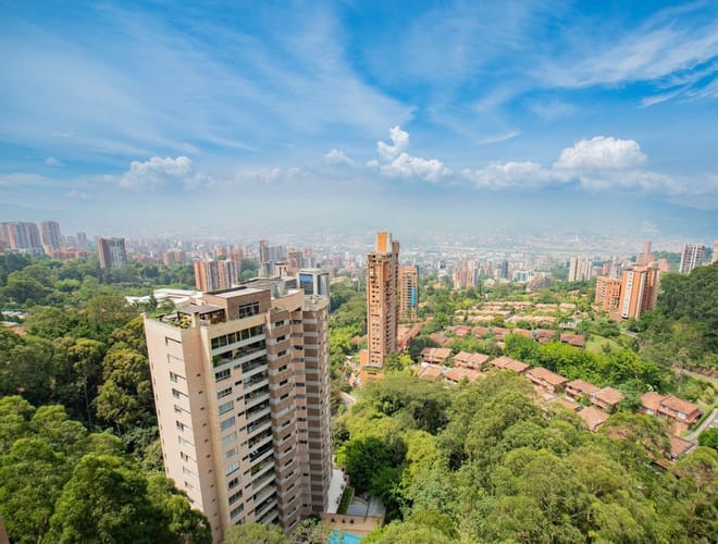 Apartamento de 3 alcobas en arriendo en El Poblado, Medellín, 175 m² · foto 5 de 13