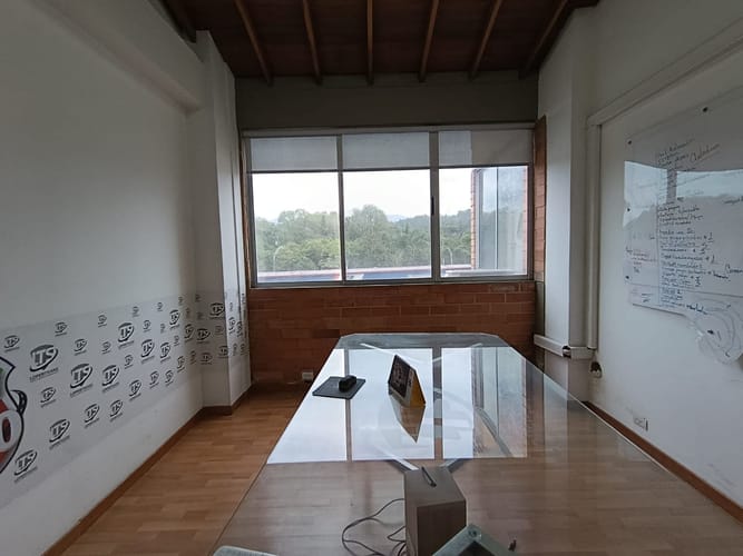 Oficina en arriendo en El Chagualo, Medellín, 350 m² · foto 9 de 17