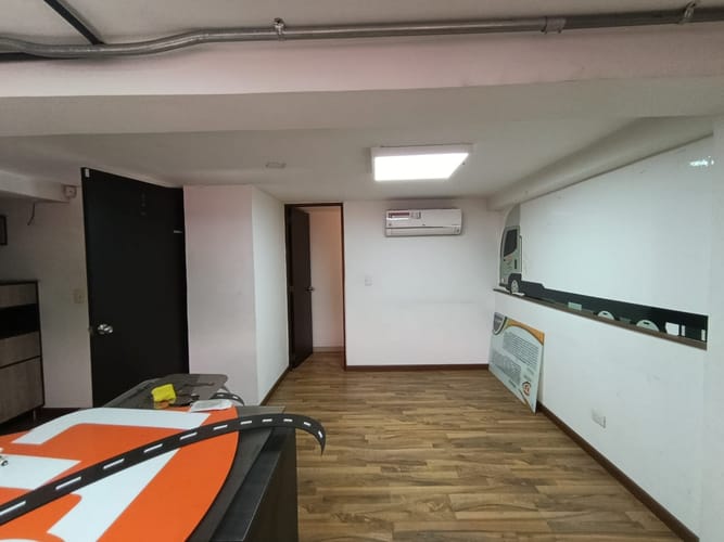 Oficina en arriendo en El Chagualo, Medellín, 350 m² · foto 10 de 17
