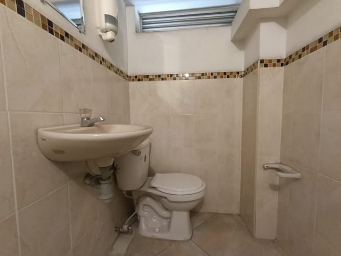 Oficina en arriendo en El Chagualo, Medellín, 350 m² · foto 15 de 17