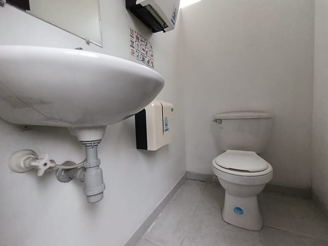 Oficina en arriendo en El Chagualo, Medellín, 350 m² · foto 16 de 17
