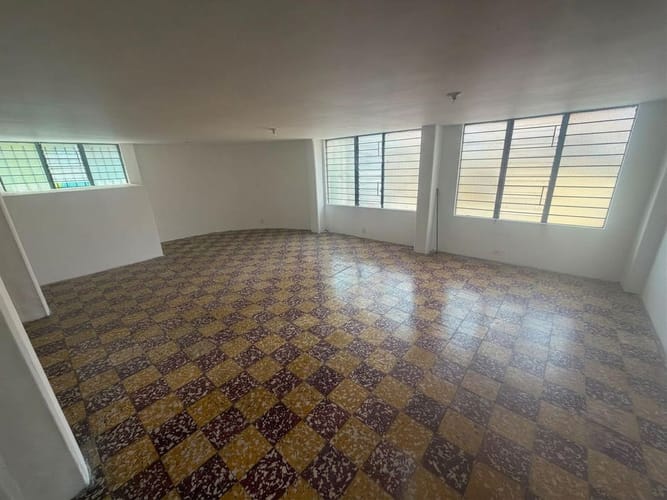 Bodega en arriendo en Bombona No.1, Medellín, 150 m² · foto 2 de 9