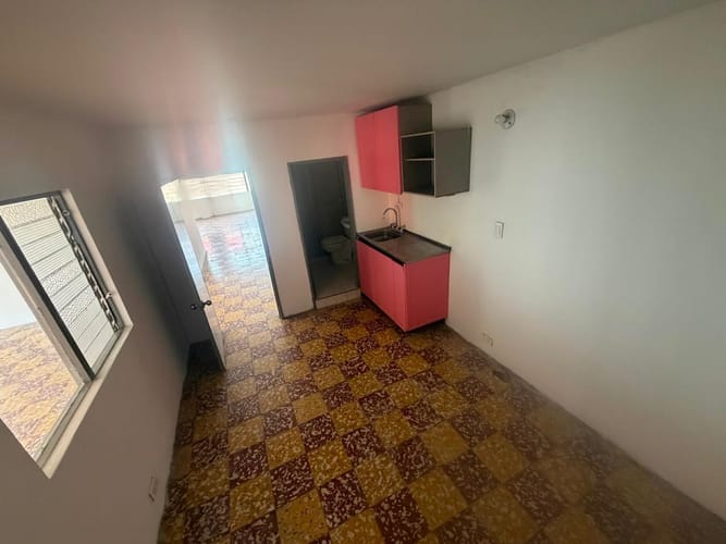 Bodega en arriendo en Bombona No.1, Medellín, 150 m² · foto 5 de 9