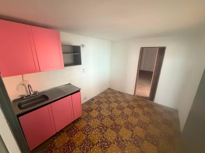 Bodega en arriendo en Bombona No.1, Medellín, 150 m² · foto 8 de 9