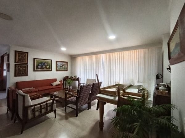 Apartamento de 3 alcobas en arriendo en El Poblado, Medellín, 147 m² · foto 3 de 18