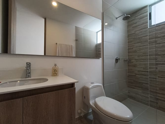 Apartamento de 3 alcobas en arriendo en El Poblado, Medellín, 122 m² · foto 5 de 20