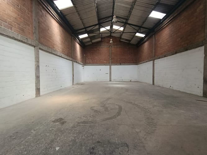Bodega en arriendo en El Chagualo, Medellín, 500 m² · foto 2 de 20