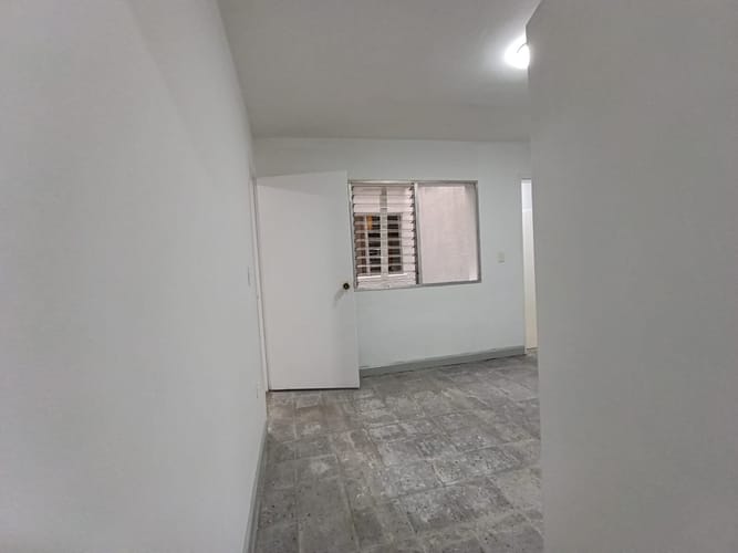 Casa de 5 alcobas en arriendo en Las Mercedes, Itagüí, 220 m² · foto 12 de 20