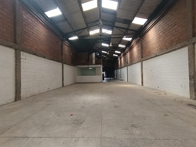 Bodega en arriendo en El Chagualo, Medellín, 500 m² · foto 6 de 20
