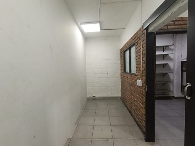 Bodega en arriendo en El Chagualo, Medellín, 500 m² · foto 15 de 20