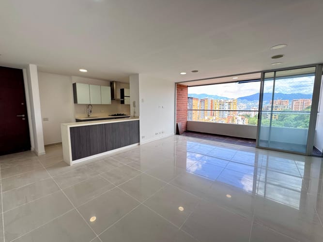 Apartamento de 3 alcobas en arriendo en Loma Del Esmeraldal, Envigado, 86 m² · foto 2 de 17