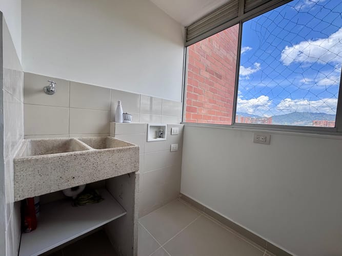 Apartamento de 3 alcobas en arriendo en Loma Del Esmeraldal, Envigado, 86 m² · foto 6 de 17